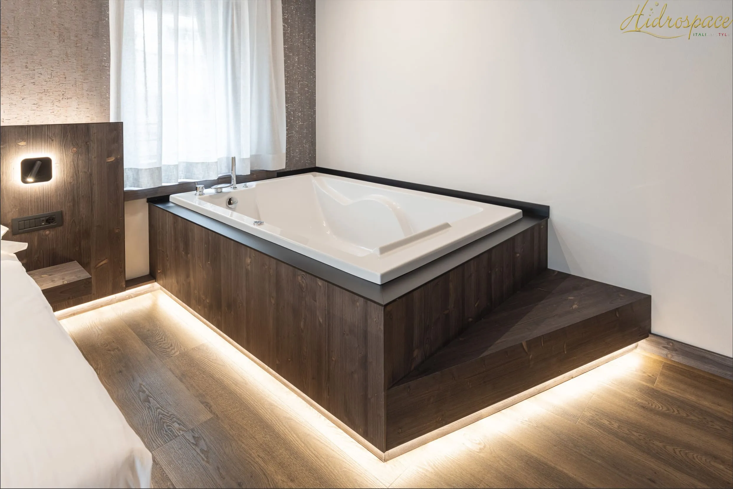 Chaise longue installata ad incasso in una struttura ricettiva 